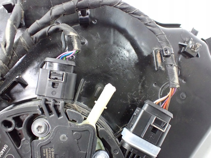 фото №9, Бак adblue насос заливна горловина 5qa131877b vw touran ii iii 5t 2.0 tdi 16r