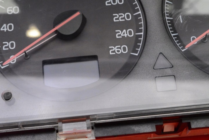 фото №13, Панель приборов автомат eu 8637993 volvo s60 1 i 2.4 b 140 km 00-04