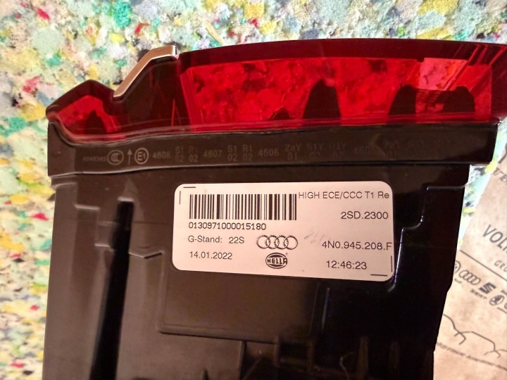 фото №14, Audi a8 d5 4n фара лампи l/p накладка зад oled matrix комплект 4n0945095q 21r