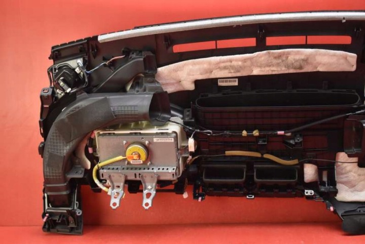 фото №10, Торпедо роздавальна консоль капот подушка  eu toyota prius 3 iii xw30 09-11