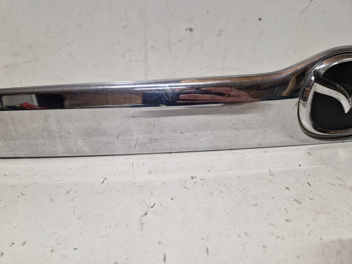 фото №4, Накладка планка крышки багажника зад mazda tribute 2.0 b 16v 00-07 124km