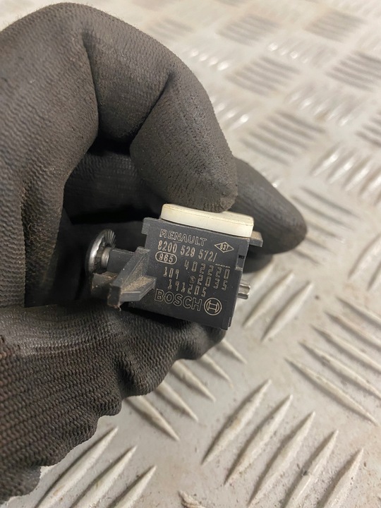 фото №8, Датчик удара боковой clio iii 8200529572