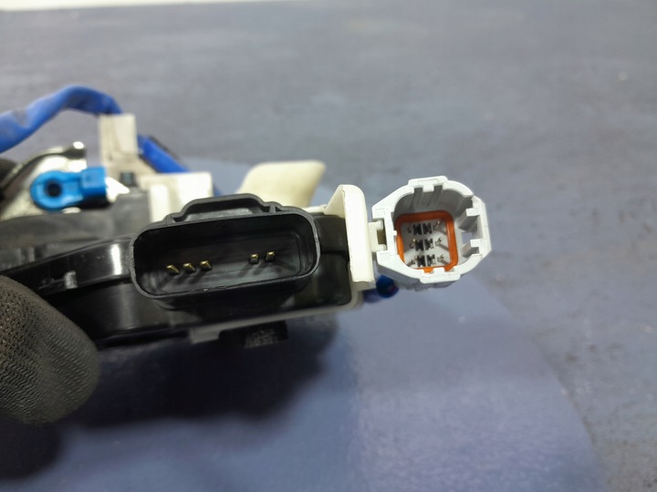 фото №5, Kia optima iv замок дверь перед правый 5 pin 81320-d4090