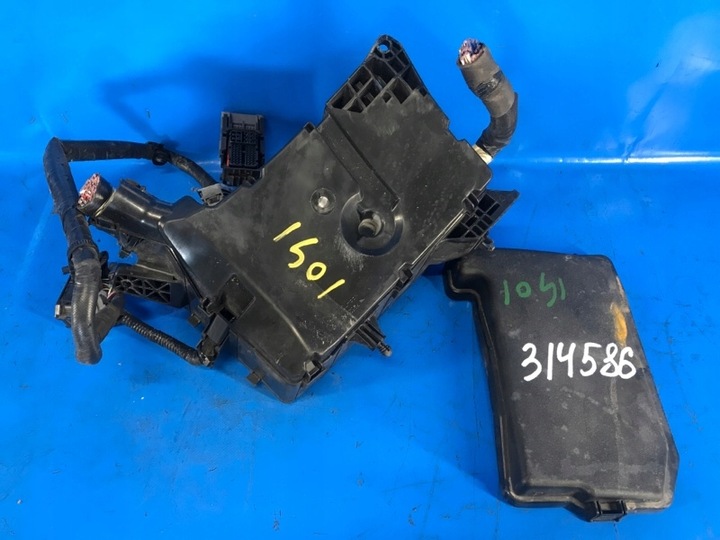 фото №4, Коробка запобіжників камера двигуна toyota prius - 30 09-17 8274147020