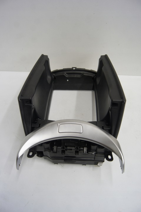 фото №6, Підлокітник w205 c-klasa sedan