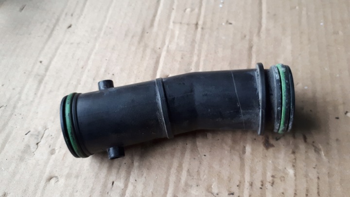 фото №1, S6 c7 4g a6 трубка термостата води 4.0 tfsi s7 4g