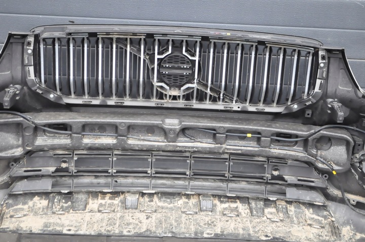 фото №16, Volvo xc40 бампер перед переднє комплектний w кольорі 727