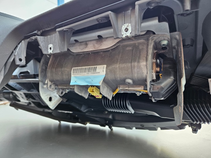 фото №10, Seat toledo iii торпедо консоль подушки