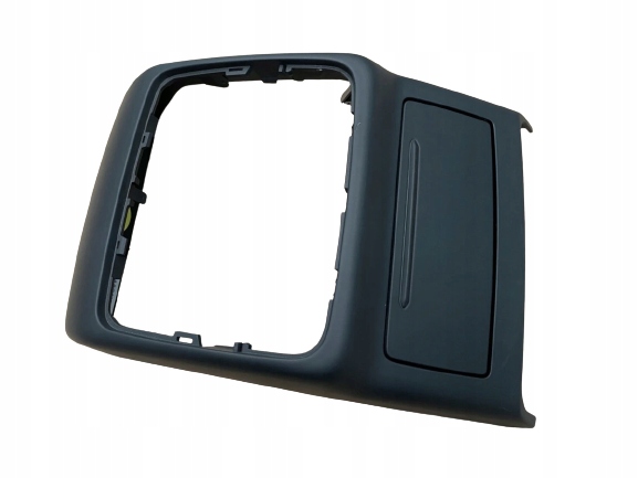 фото №1, Audi a4 8w рамка захист тунелю прикурювач зад 8w0864376 8w0857952 6ps