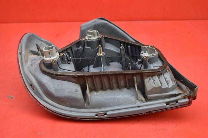 фото №6, Фара правая зад задняя 52-004 toyota yaris 1 i 5d 99-03