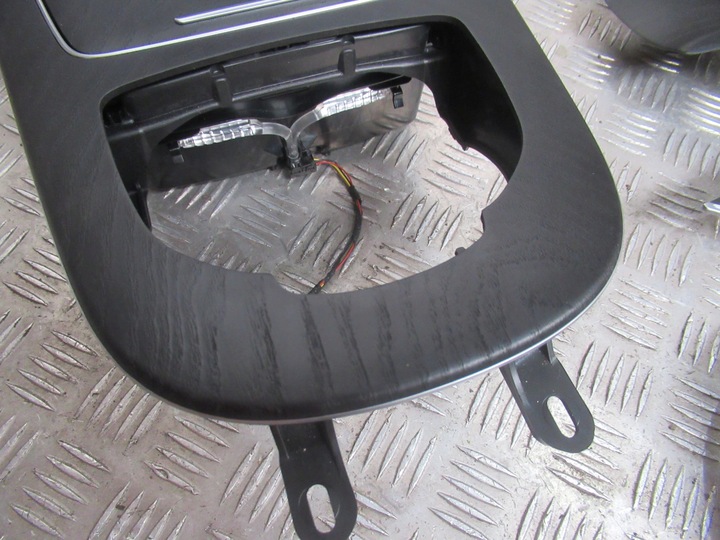 фото №10, Декори консолі i двері e клас w213 дерево led підсвічуваний європа d314