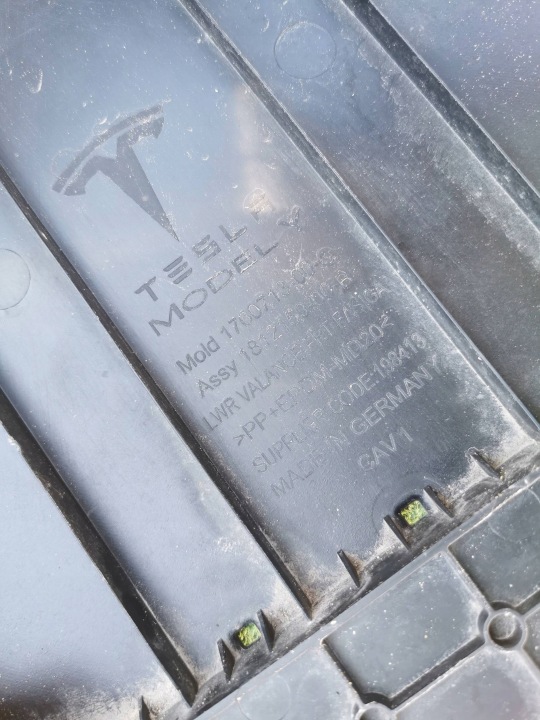 фото №14, Tesla модель y бампер перед передний плита галоген