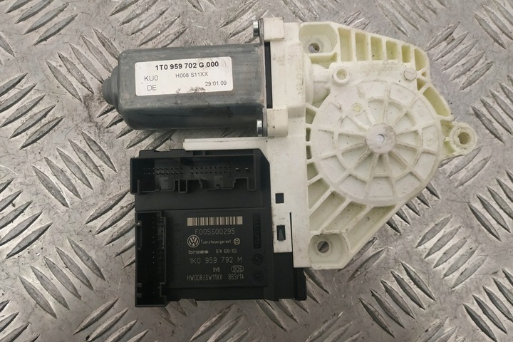 фото №8, Двигунчик скла передніх лівих двері seat leon 1p1 1t0959702g 1.9l