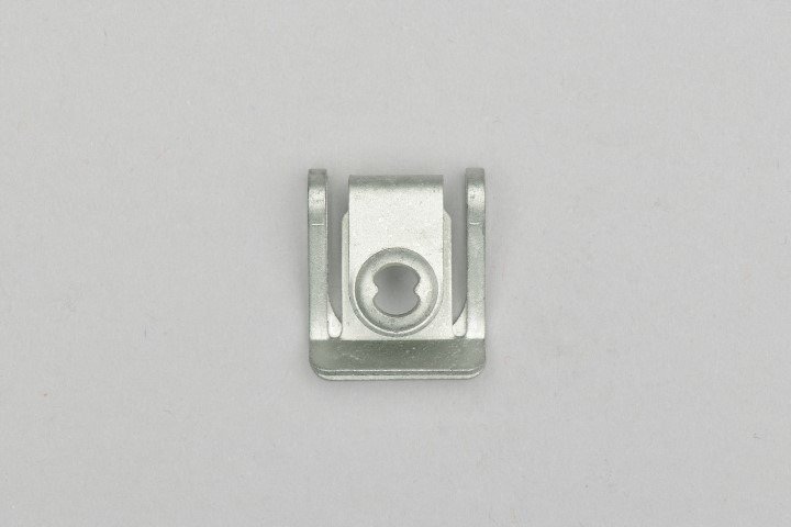 фото №4, Пластина гнездо клипса защитные накладки плита двигателя do audi a4 b7 a7 a8 b8 a5 q3 q5