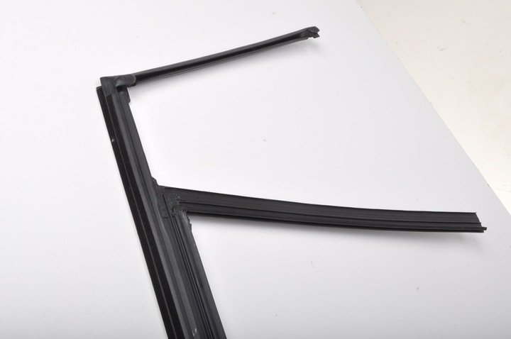 фото №8, Volvo v60 ii планка прокладка стёкла задняя правая