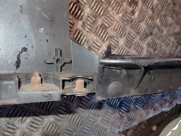 фото №5, Fiat stilo 01-10 1,9 jtd передняя панель замок капота засов