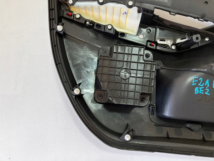 фото №16, Corolla e21 боковина дверь обивка правые перед beż