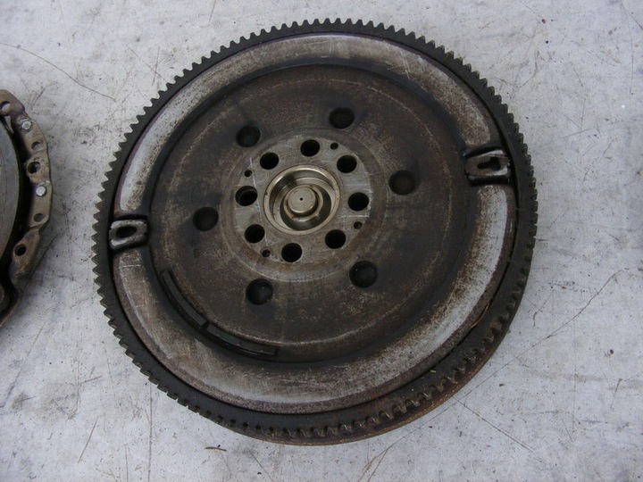фото №10, Bmw e46 e60 e83 m54 330i m54b30 зчеплення двомасовий маховик маховик з двома масами диск притиск luk