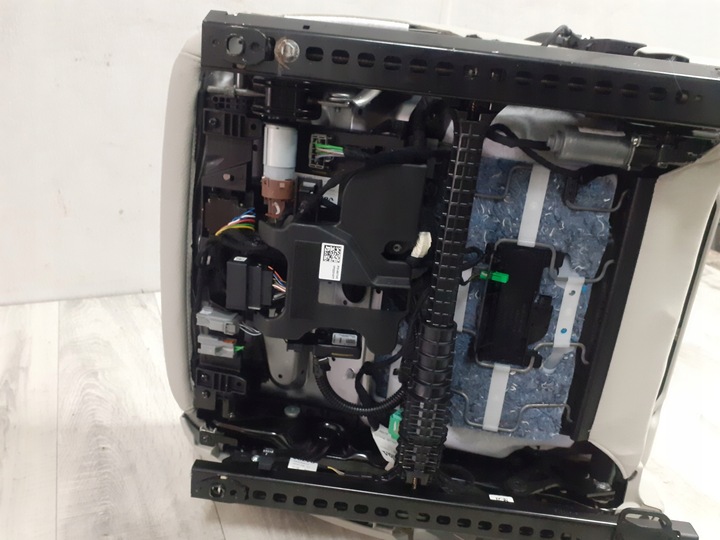 фото №14, Volvo s60 iii 2018- сиденья диван обивка кожа бежевый идеальные