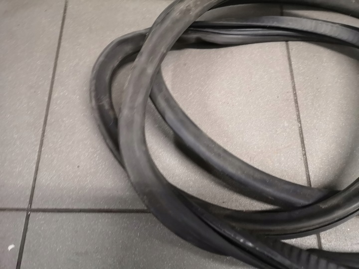 фото №5, Прокладка двері a6 c6 sedan праві зад кузовна