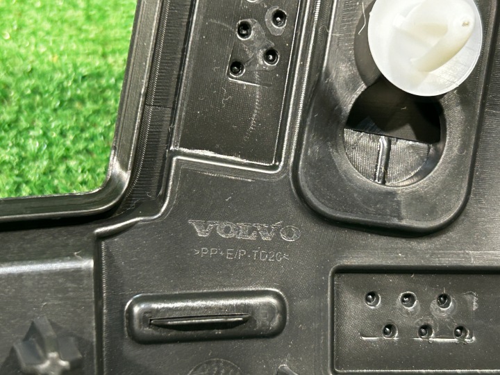 фото №11, Volvo xc40 молдинг na крило праве перед передня права 32409189