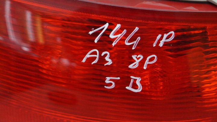 фото №12, Audi a3 8p sportback 5d фара правая зад 8p4945096