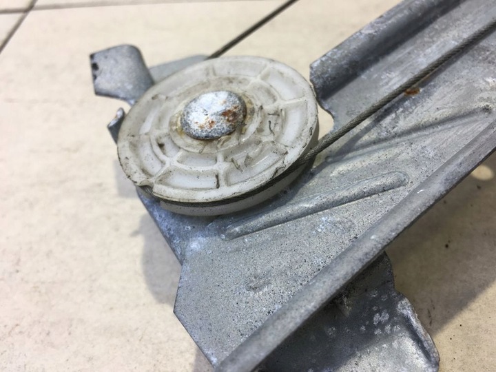 фото №8, Подъемник правый перед toyota avensis t22