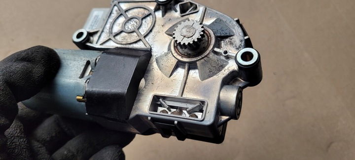 фото №9, S7 4g a7 моторчик люк 4g8959591 a6 c7 s6