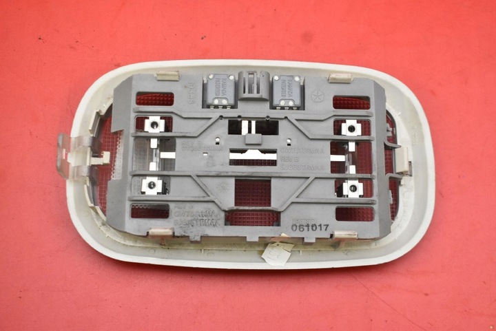 фото №2, Лампа освещение интерьера перед dodge caliber 1 i 06-12