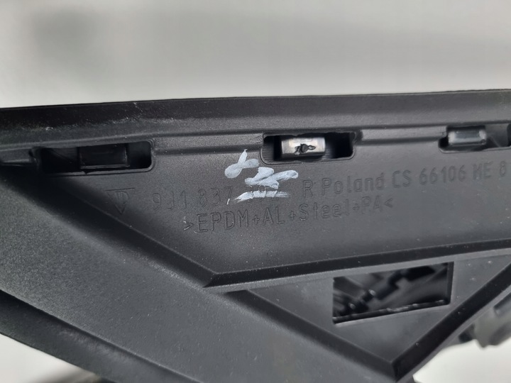 фото №8, Porsche taycan планка прокладка дверь передняя правая перед 9j1837392