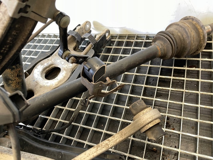 фото №5, Mercedes w213 e-klasa 2.0 cgi подвешивание правая зад поворотный кулак комплект