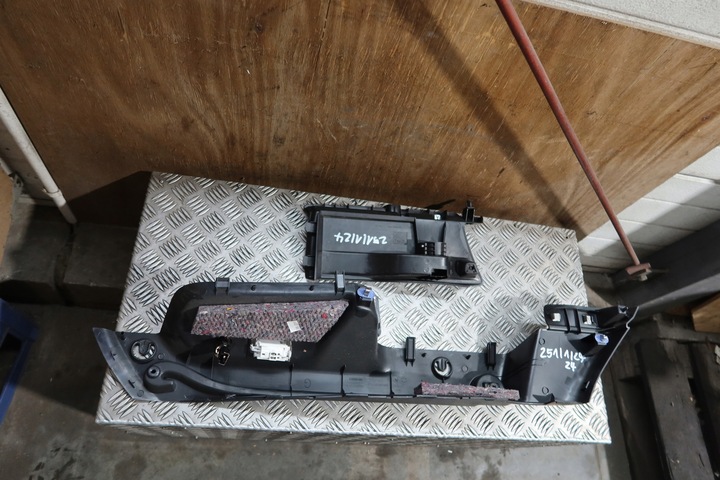 фото №13, Боковина багажника лівий зад megane iii універсал 769180018r