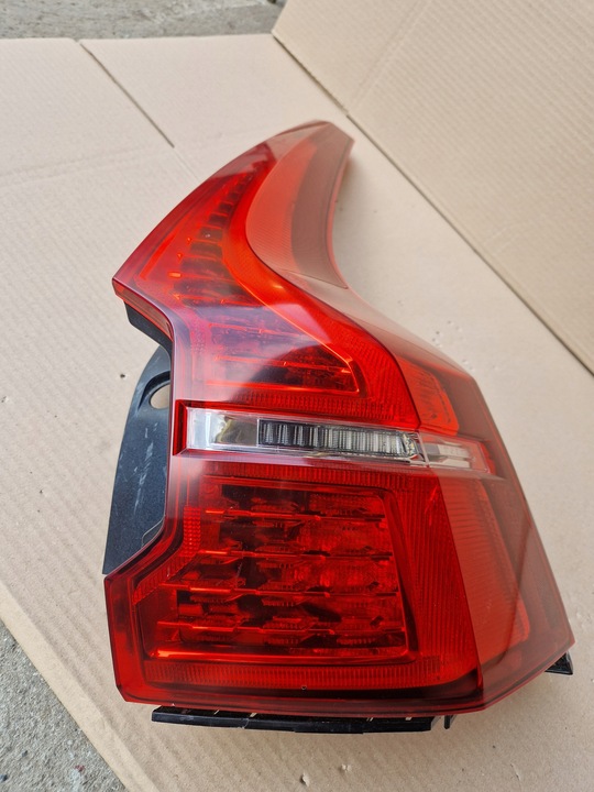 фото №11, Volvo xc60 ii лампа правая зад задняя led usa #302