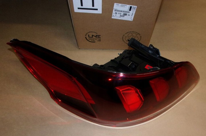 фото №2, Лампа задня p 301 ліва