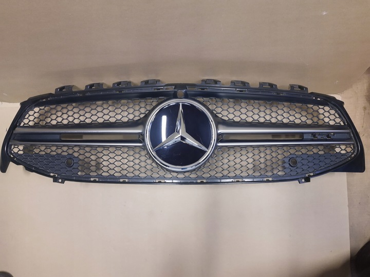 фото №8, Mercedes cla w118 35 amg atrpa решітка радіатора зірка знак
