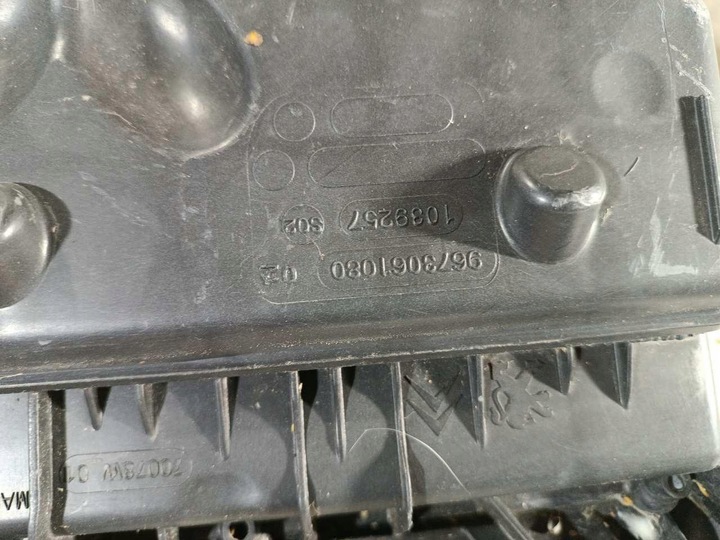 фото №8, Корпус фильтра воздуха citroen c3 picasso 1.6 hdi 9673061080