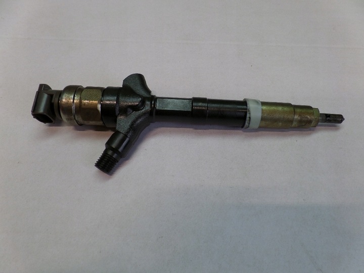 фото №1, Toyota avensis t25 2.0 d4d инжектор 23670-0g040 2pin