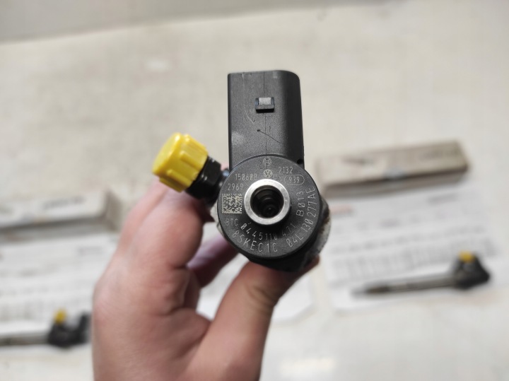 фото №8, Vw audi seat skoda 2.0tdi форсунка форсунка 0445110471 04l130277ae