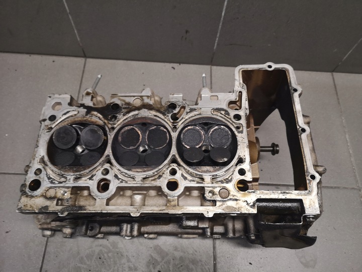 фото №12, Головка правая комплектная audi a6 c6 3.2 06e103374b