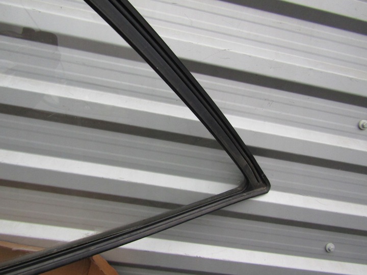 фото №9, 7 mercedes w124 универсал белая левая стекло задняя боковая крыльев + прокладка