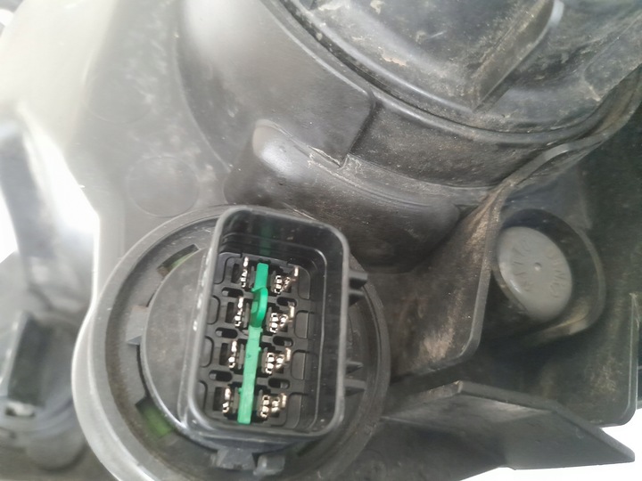 фото №9, Лампа права kia sportage iii 92102-3u250