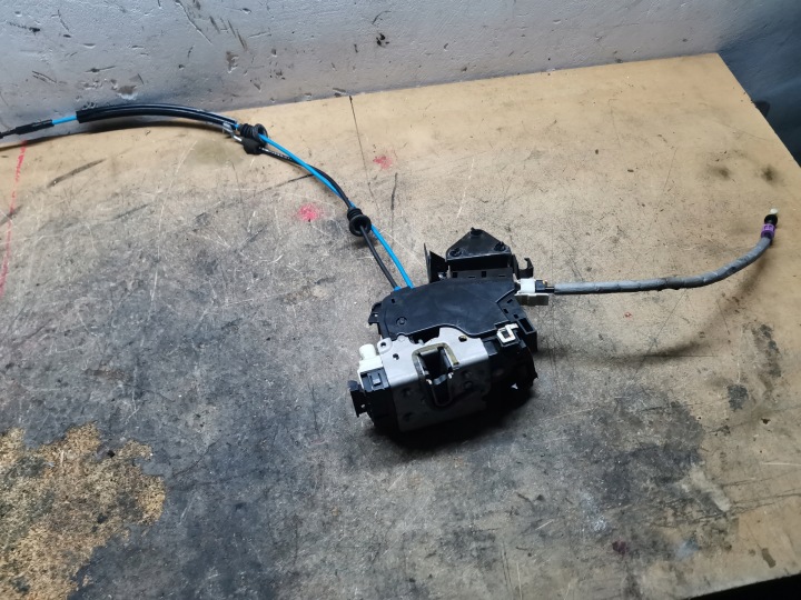 фото №7, Замок двері ліві зад keyless go mercedes w204 8pin a2047300735