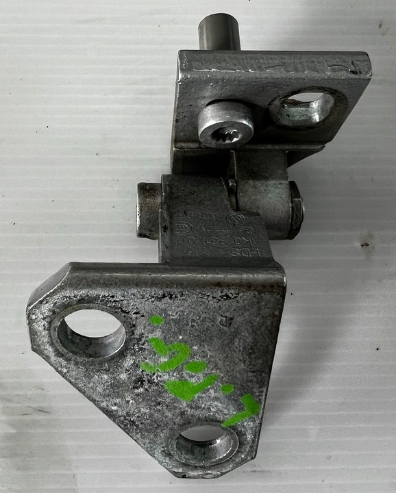 фото №3, Golf v plus 5+ петля дверь правый зад верхний