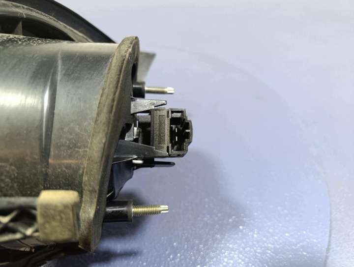 фото №6, Vw golf v plus 04-09 фара зад левая внутренняя 5m0945093j