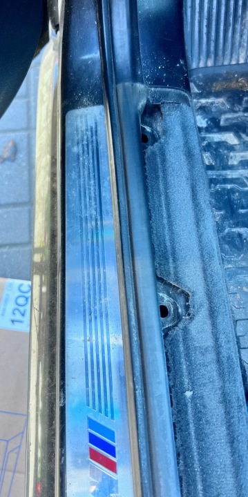фото №12, Bmw x3 e83 ущільнювач кузовна двері ліві перед гарна 51723451665