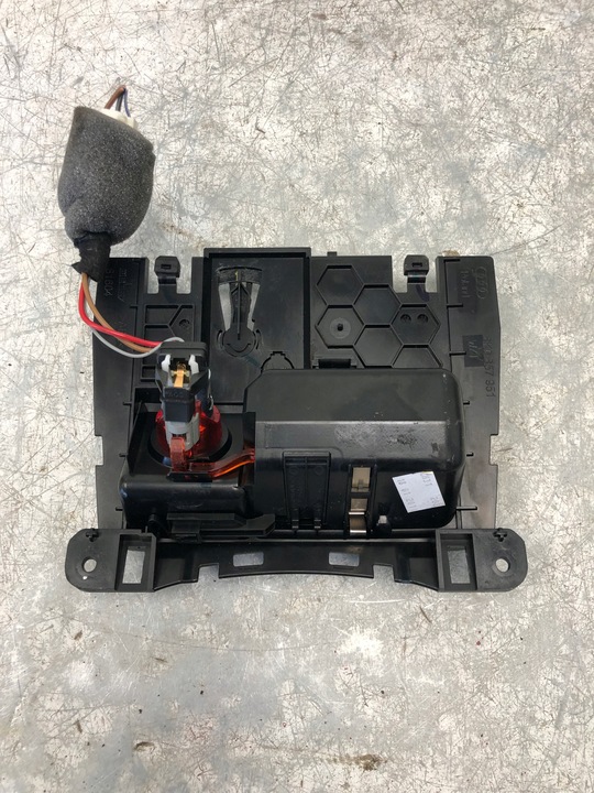 фото №5, Попільничка бардачок audi a4 b8 8k0857951
