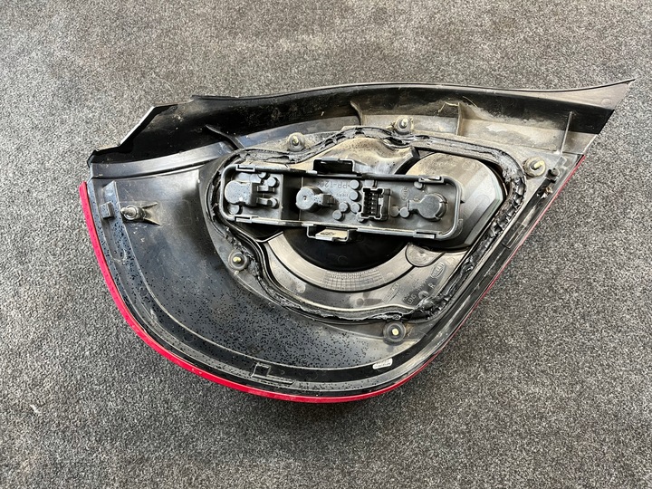 фото №16, Nissan almera n16 рестайлінг лампа права зад задня оригінальний номер hella європа