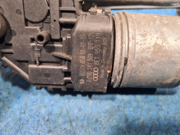 фото №8, Audi a4 двигунчик двірник перед 0390241509 7c7c alt