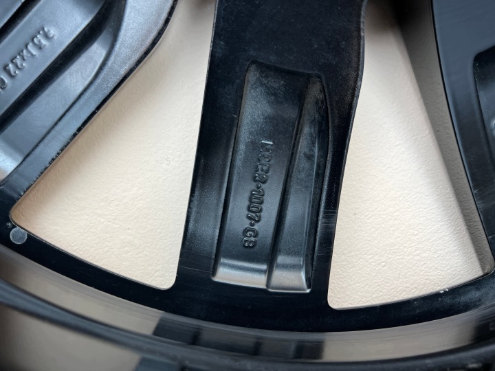 фото №15, Range rover vogue алюминиевый диск 9.5" x 22" 5x120 et 42,5 m8e2-1007-gb