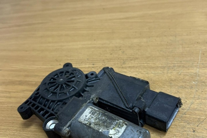 фото №8, Подъемник стекла правых передних дверь mercedes-benz a w168 0130821699